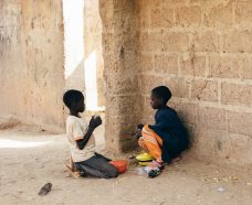 僱傭公司：一場關於責任與選擇的哲學對話